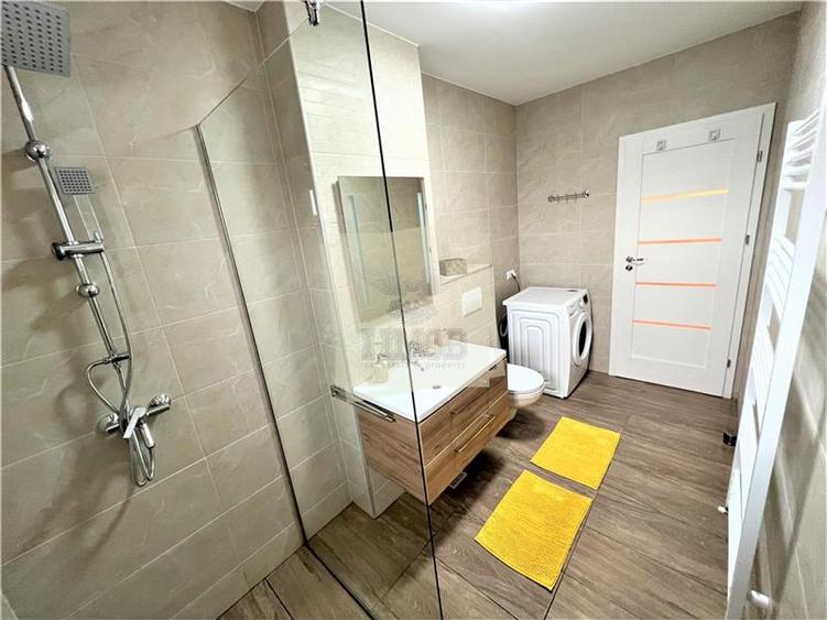 Apartament cu 3 camere semidecomandat, mobilat în Central