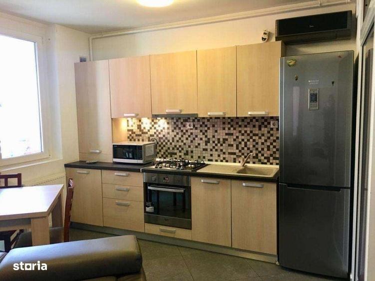 Apartament cu 3 camere semidecomandat în Central