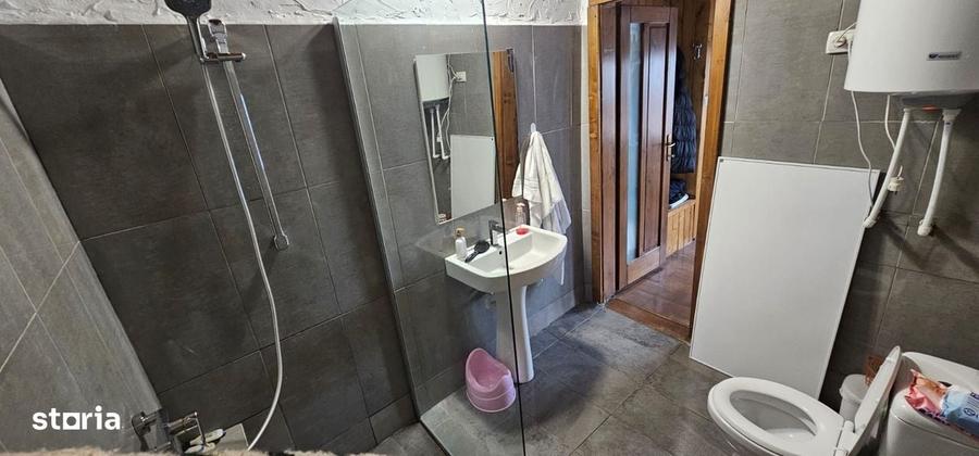 Casă cu 4 camere semidecomandat în Zece Hotare