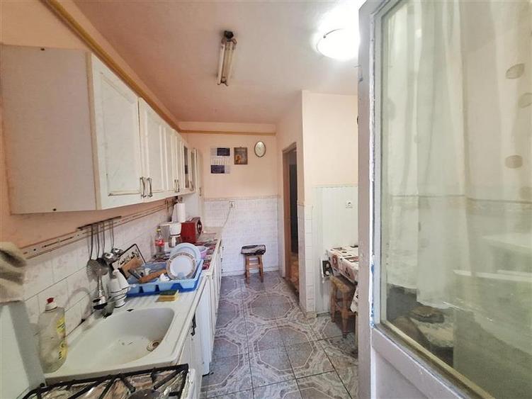 Apartament cu 3 camere decomandat în Milcov