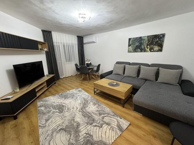 Apartament cu 4 camere decomandat în Central