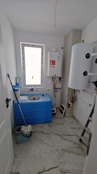 Casă individuală cu 5 camere cu Canalizare în Pasărea