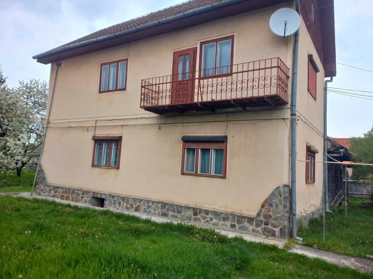 Casă cu 4 camere în Central
