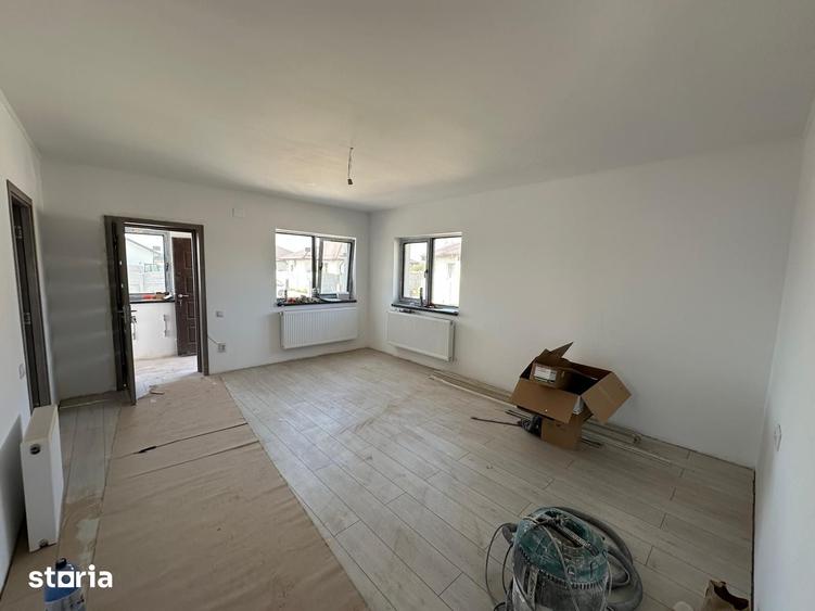 Casă cu 3 camere cu Teren 300 Mp în Clinceni