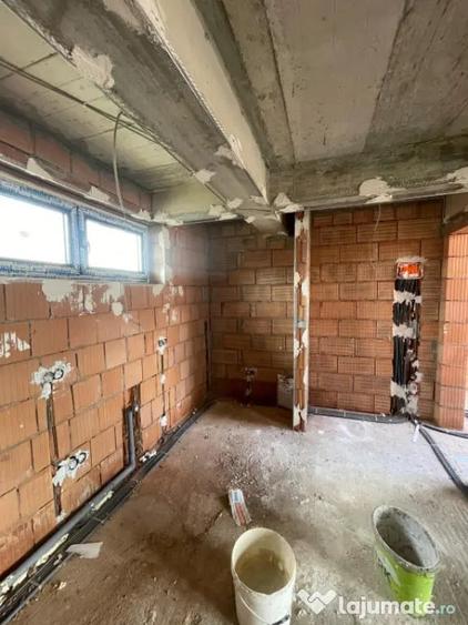 Apartament cu 2 camere semidecomandat în Independenței