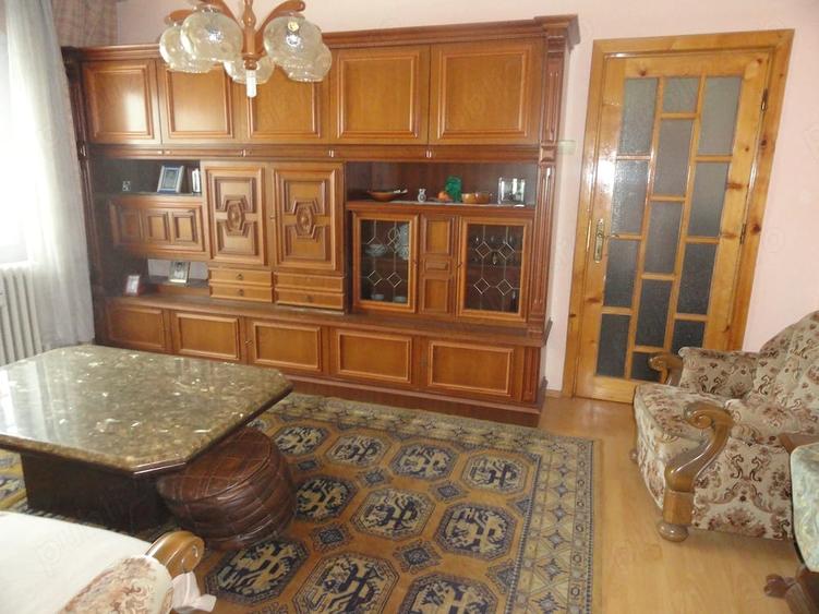 Apartament cu 3 camere semidecomandat în Micălaca