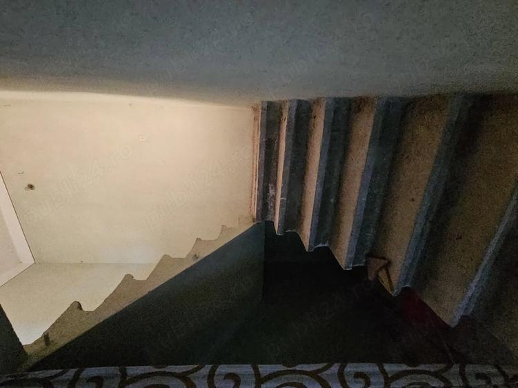 Casă cu 7 camere cu Teren 2000 Mp în Poienii de Jos
