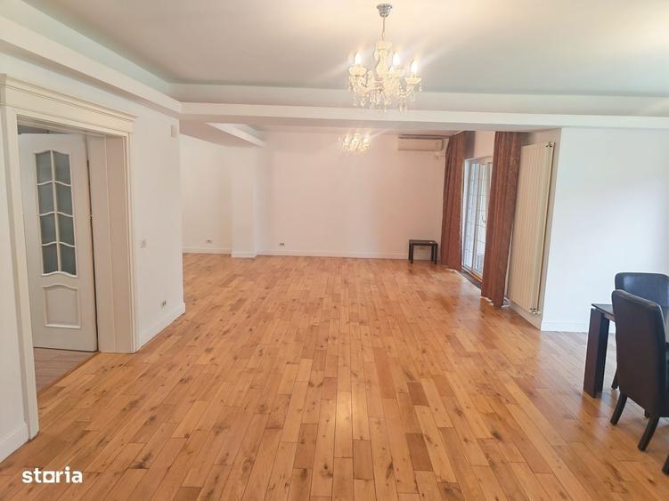 Casă cu 4 camere cu Teren 3000 Mp în Central
