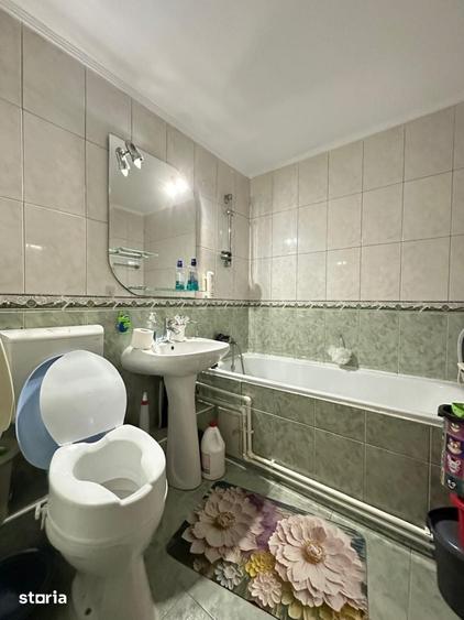 Apartament cu 4 camere semidecomandat în Obor