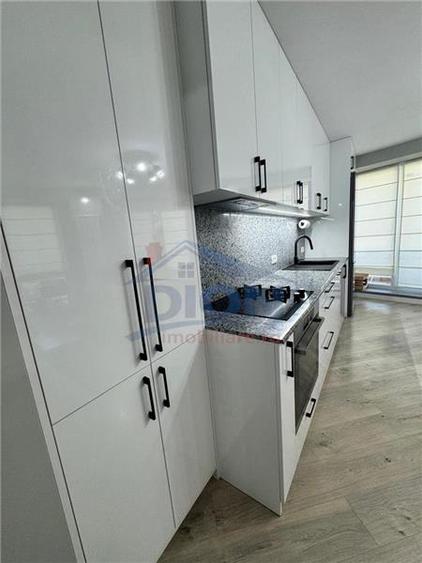 Apartament cu 3 camere decomandat, mobilat în Decebal