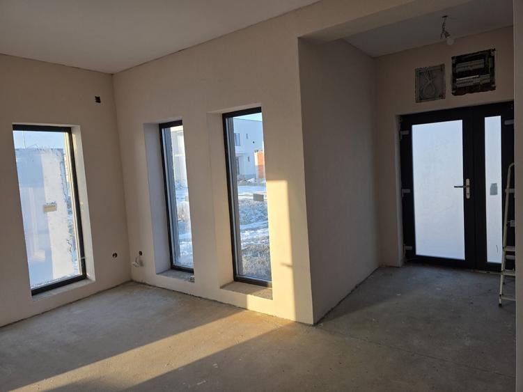 Casă cu 4 camere în Sântandrei