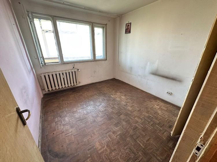 Apartament cu 3 camere semidecomandat în Victoriei