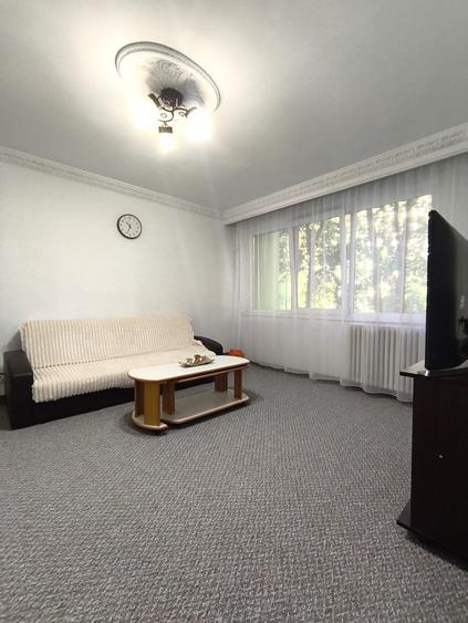Apartament cu 3 camere semidecomandat în Cantemir