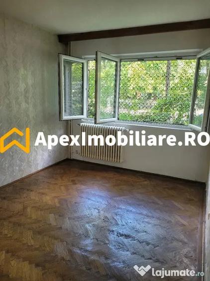 Apartament cu 3 camere semidecomandat în Militari