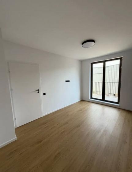 Apartament de vanzare semidecomandat ,2 camere 53mp , zona E - 5