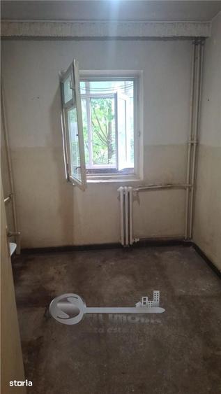 Apartament cu 2 camere decomandat în Nicolina