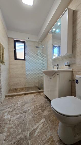 Apartament cu 2 camere decomandat în Peninsula