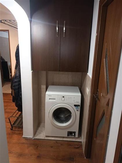 Apartament cu 3 camere decomandat, mobilat în Vasile Aaron