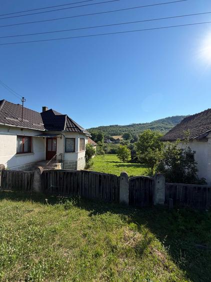 Casă cu 3 camere în Vâlcele