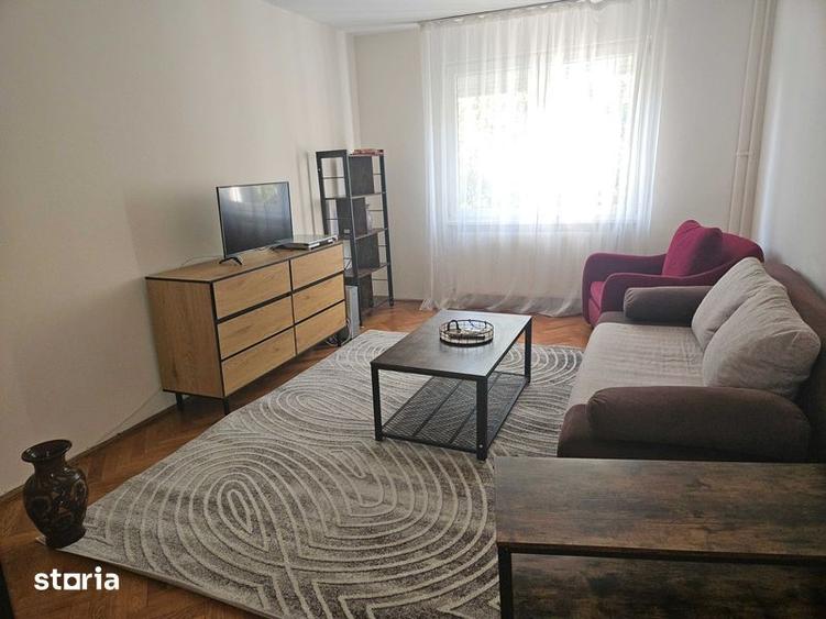 Apartament cu 3 camere decomandat în Libertății