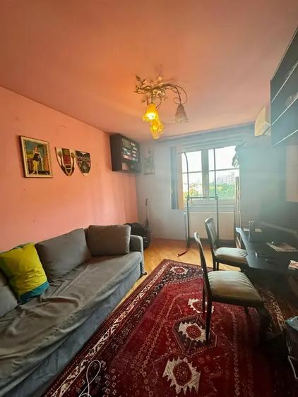 Apartament cu 3 camere semidecomandat, mobilat în Obor