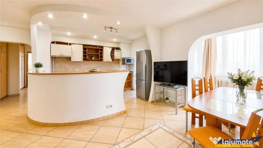 Apartament cu 3 camere decomandat în 13 Decembrie