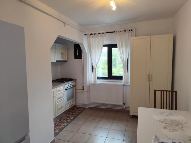 Apartament cu 2 camere decomandat în Poiana