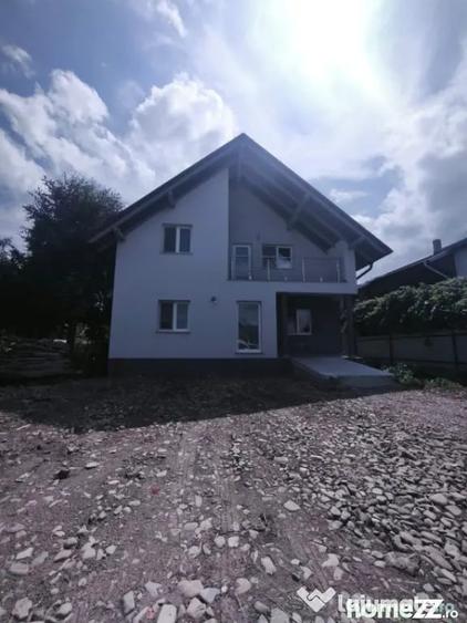Casă cu 5 camere cu Teren 500 Mp în Rădăuți
