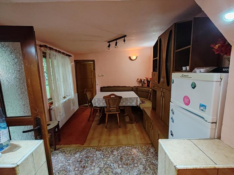 Casă individuală cu 6 camere cu Teren 900 Mp în Șercăița