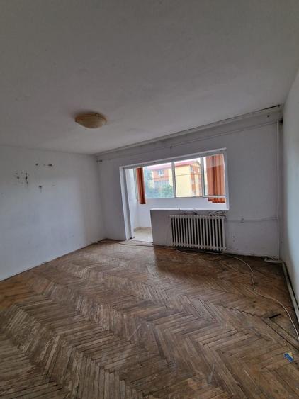 Apartament cu 2 camere semidecomandat în Șagului