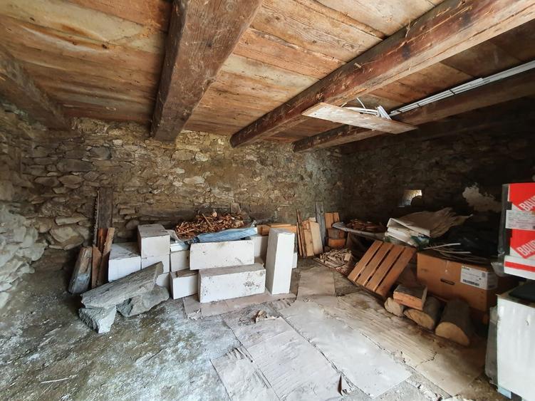 Casă cu 4 camere cu Teren 280 Mp în Periferie