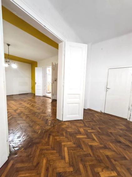 Casă individuală cu 6 camere cu Teren 365 Mp în Bălcescu