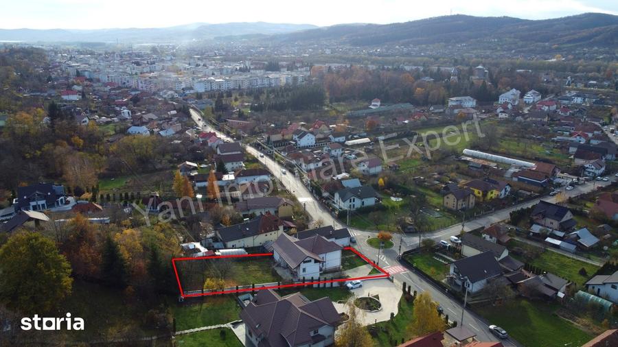 Casă cu 8 camere cu Teren 1500 Mp în Central