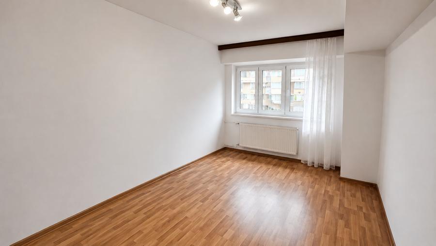 Apartament cu 4 camere decomandat în Iancului