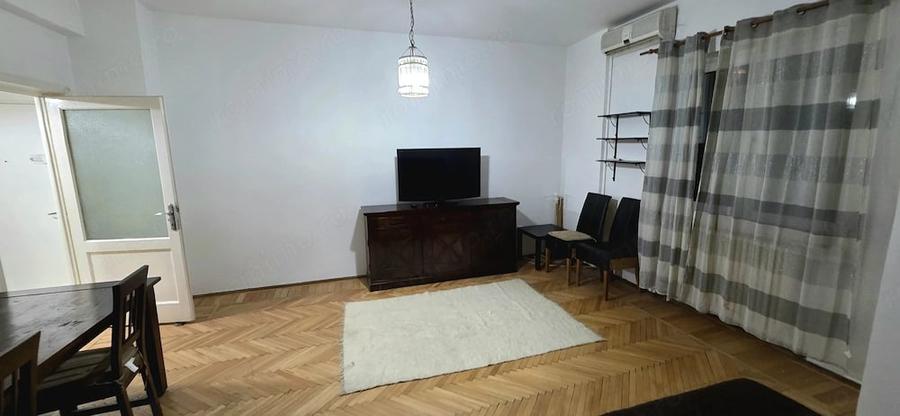 Garsonieră decomandată în Universitate