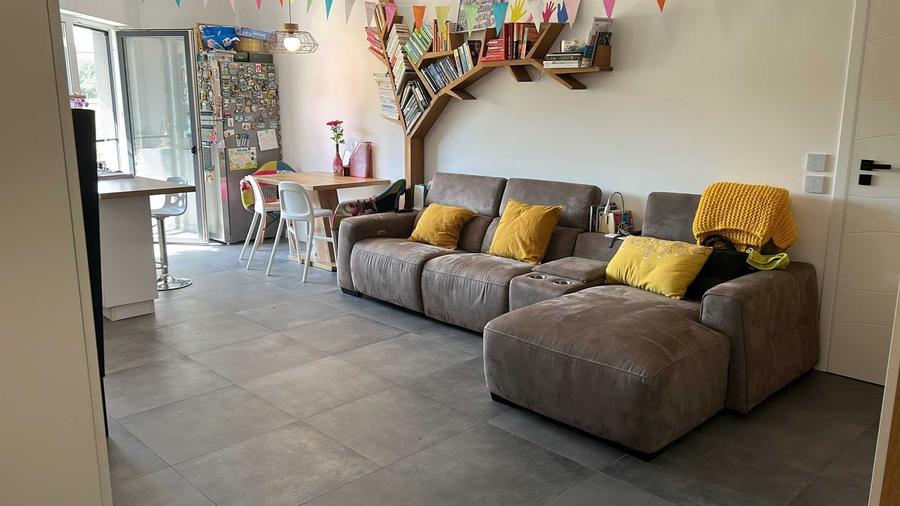 Apartament cu 3 camere decomandat în Florești