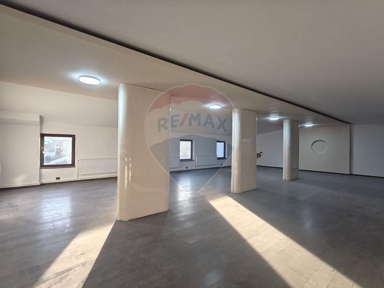 Spațiu comercial, de 535.36999511719 mp, în Central