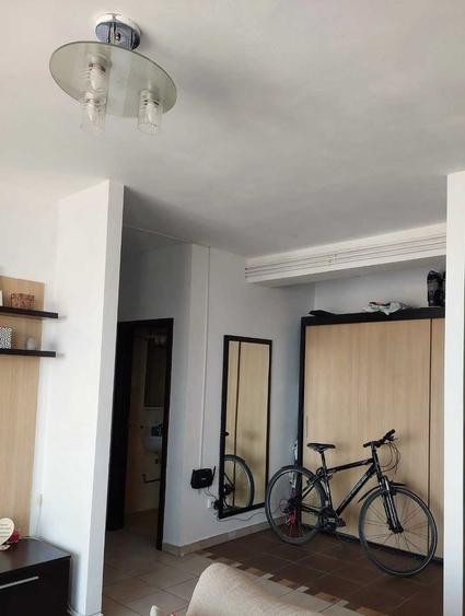 Apartament cu 3 camere semidecomandat în Exterior Vest