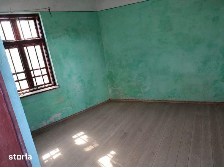 Casă cu 6 camere cu Teren 250 Mp în Bariera Vâlcii