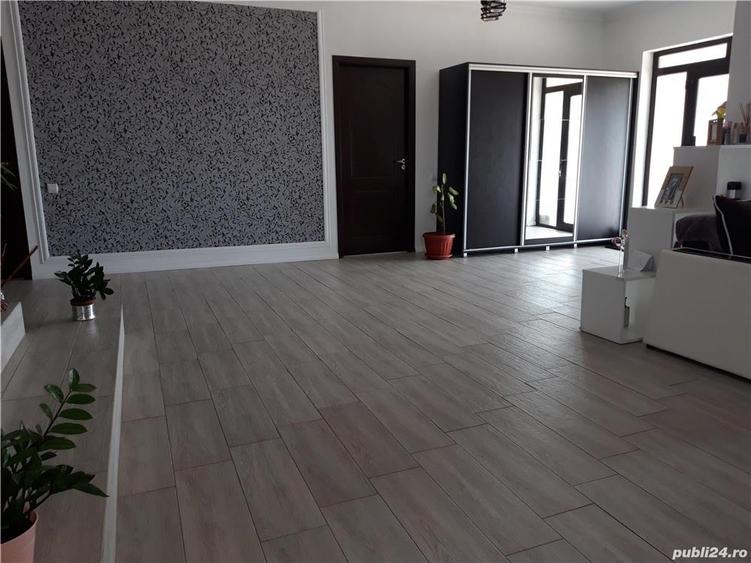 Casă cu 4 camere cu Teren 1000 Mp în Poroschia