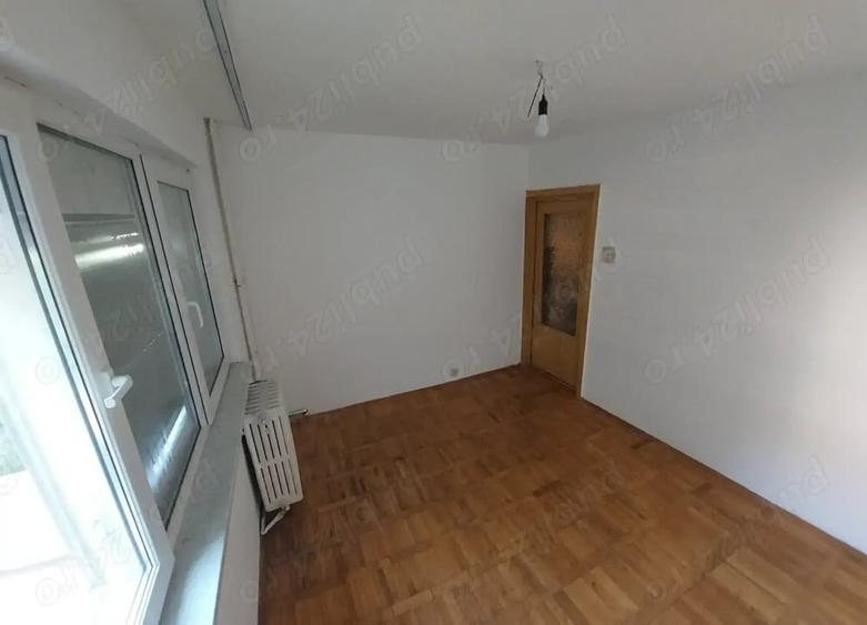 Apartament cu 3 camere semidecomandat în Govândari