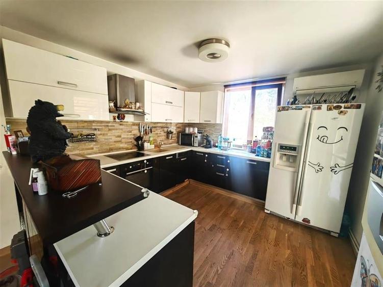 Casă individuală cu 6 camere cu Teren 430 Mp în Domnești