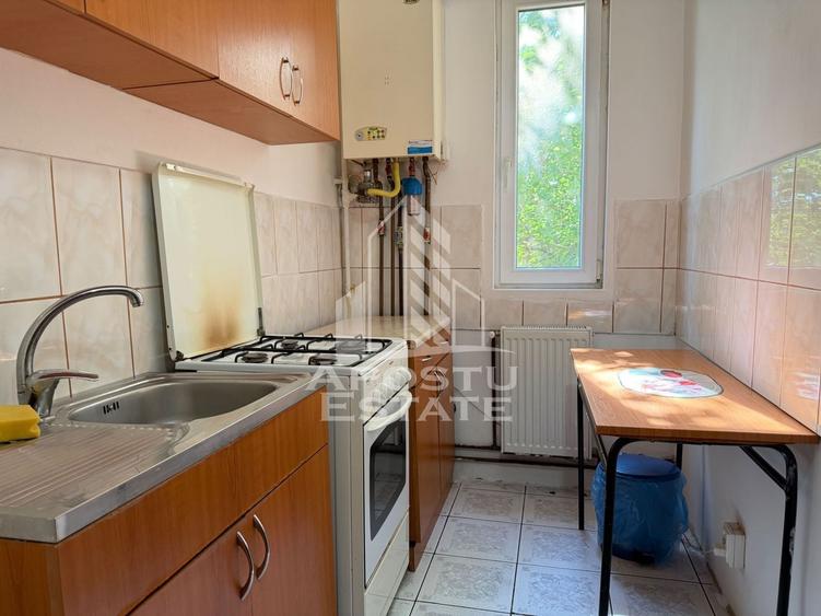 Apartament cu 2 camere semidecomandat în Complex Studențesc