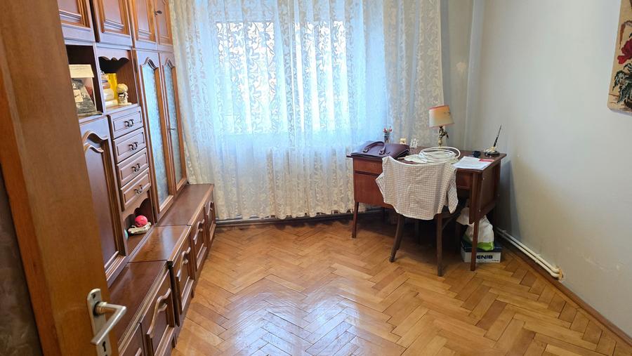 Apartament cu 3 camere decomandat în Împăratul Traian