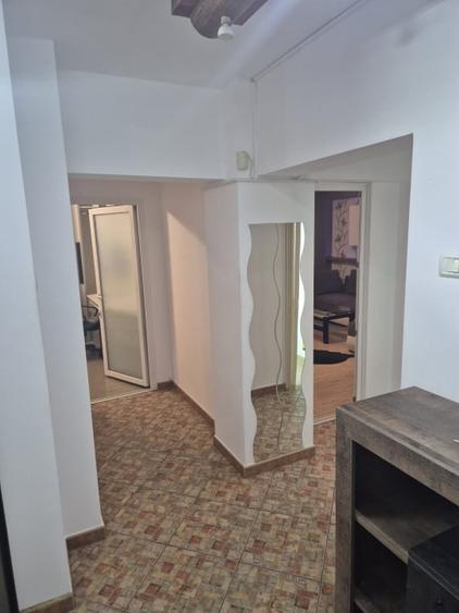 Apartament cu 3 camere decomandat, mobilat în Crângași