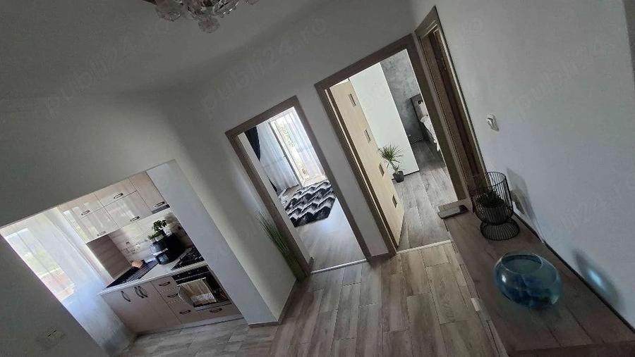 Apartament cu 3 camere decomandat în Mărăcineni