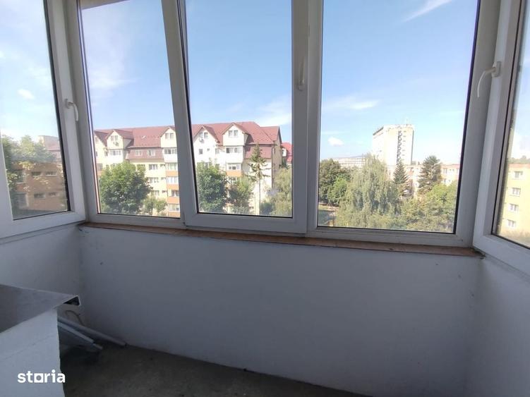 Apartament cu 2 camere semidecomandat în Centrul Civic