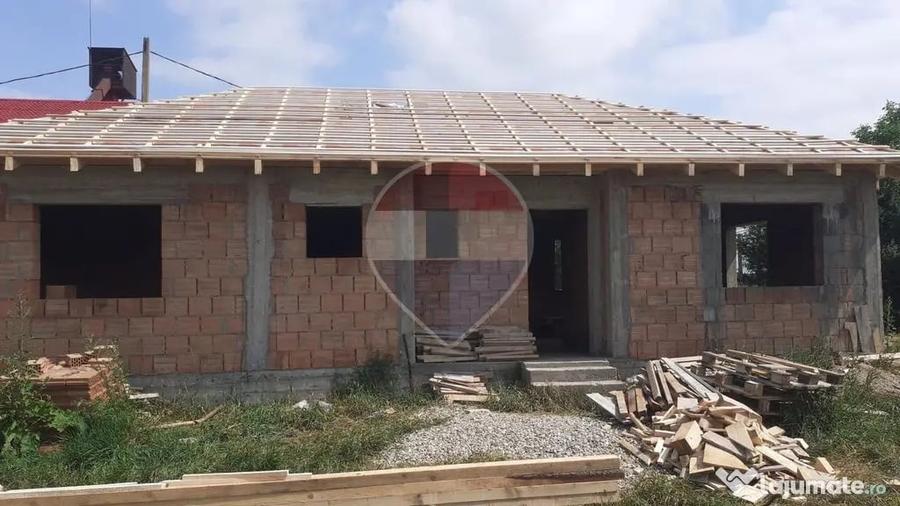 Casă cu 4 camere cu Teren 365 Mp în Hălchiu