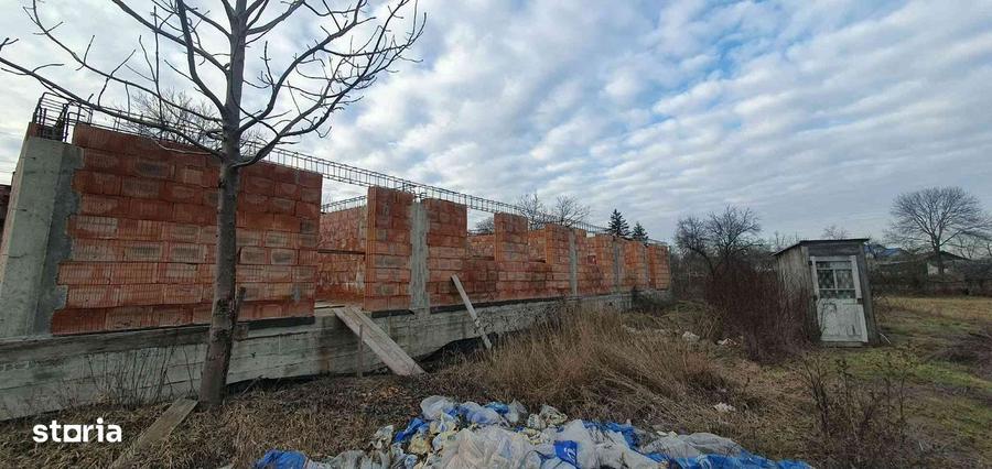 Casă cu 4 camere cu Teren 3200 Mp în Deleni