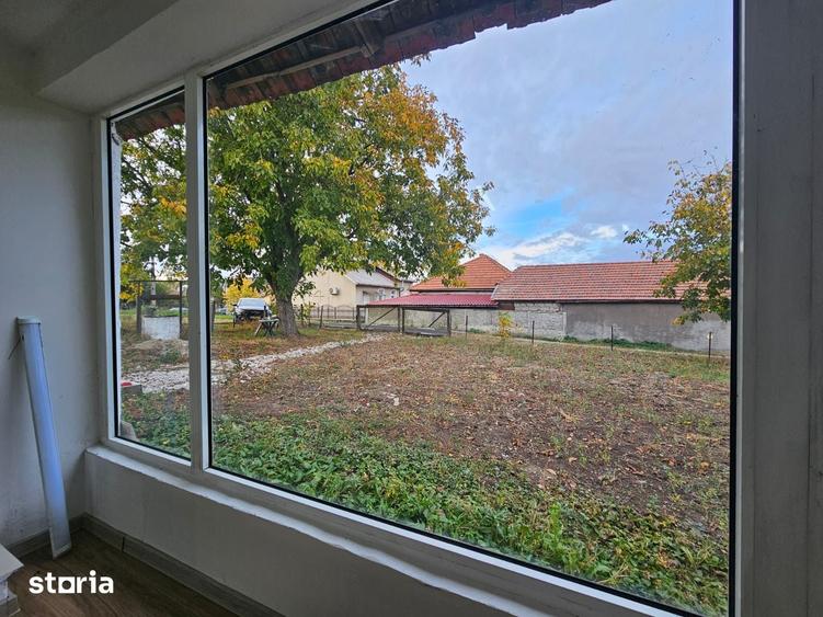 Casă cu 2 camere cu Teren 472 Mp în Vețel